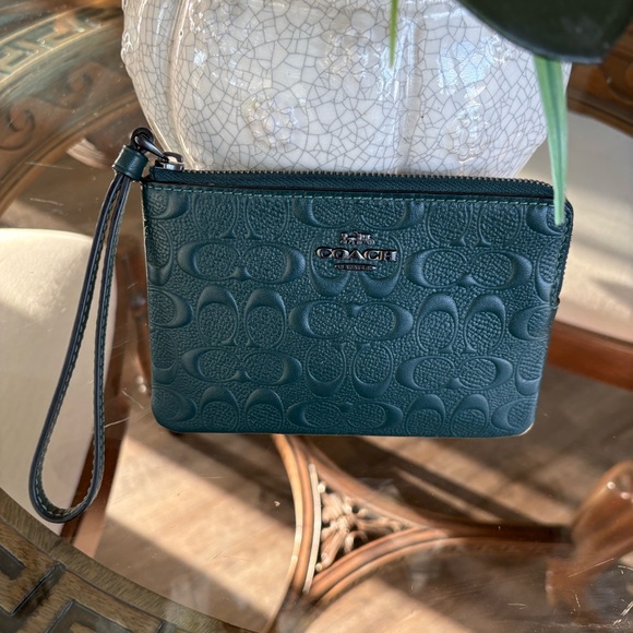 Coach Handbags - 💚💚COACH CORNER ZIP SIGNATURE C PATTERN EMBOSSED LEATHER WRISTLET!💚💚